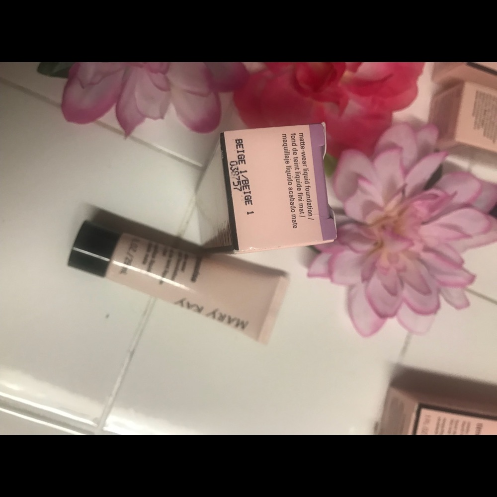Beige #1 Matte-Wear Liquid Foundation Mary Kay